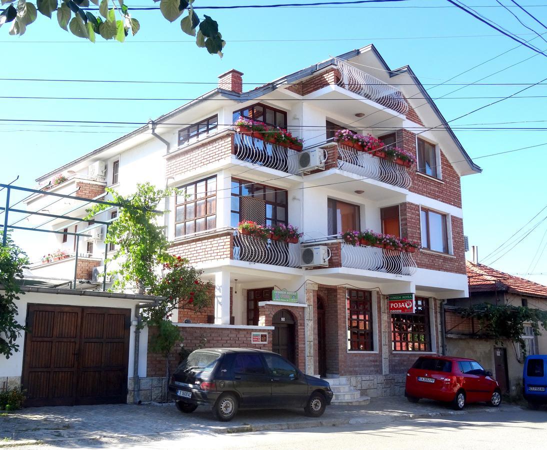 Family Hotel Rose Pavel Banja Kültér fotó