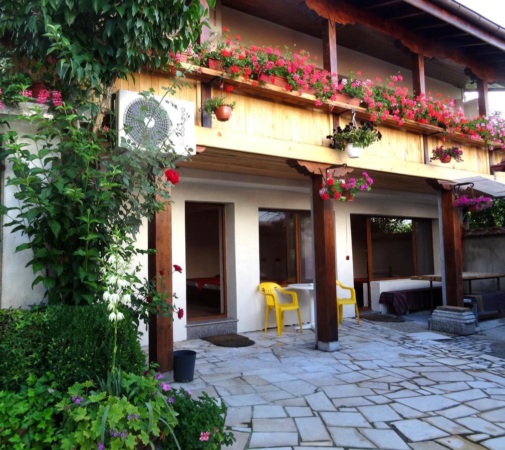 Family Hotel Rose Pavel Banja Kültér fotó